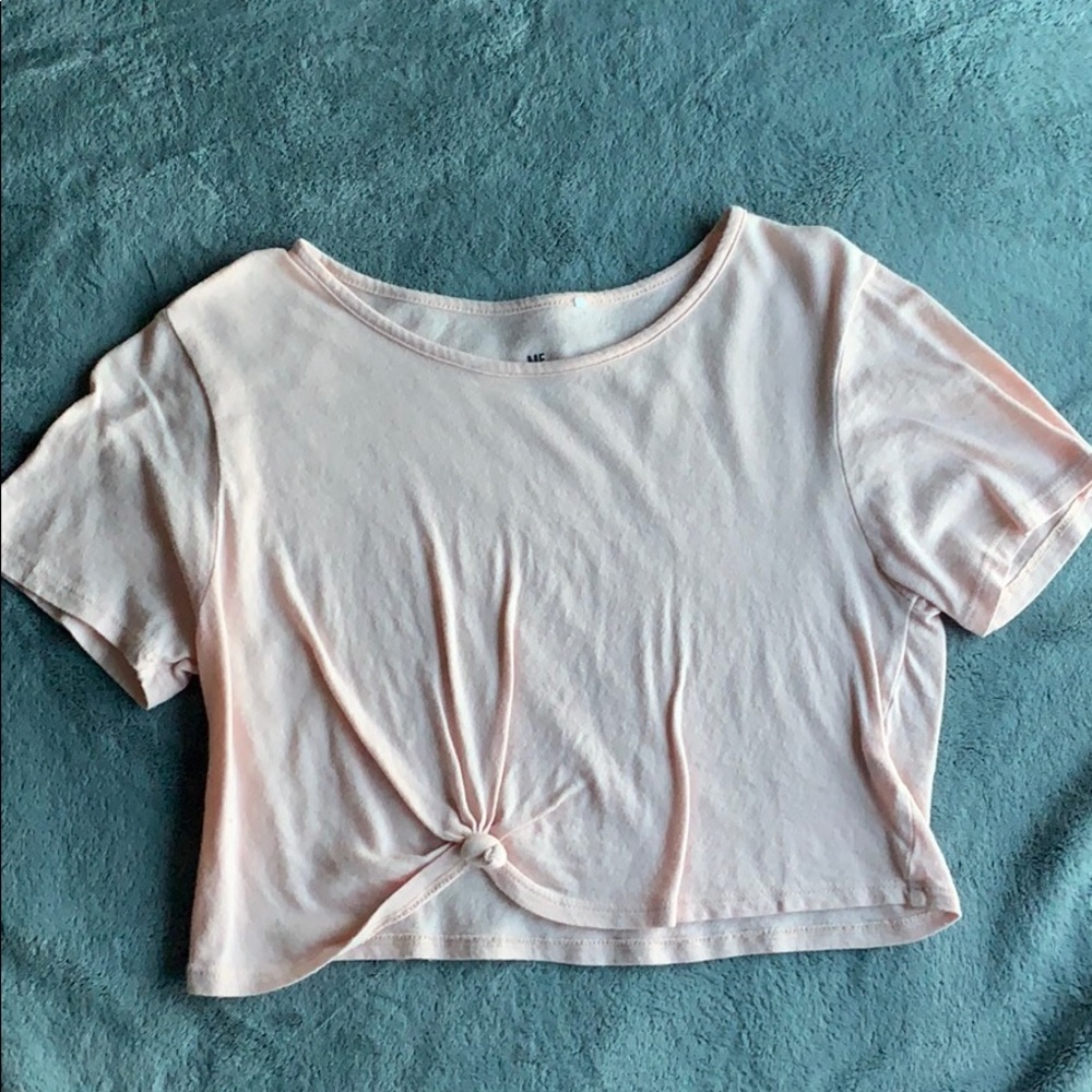 me to we pale pink knotted crop top